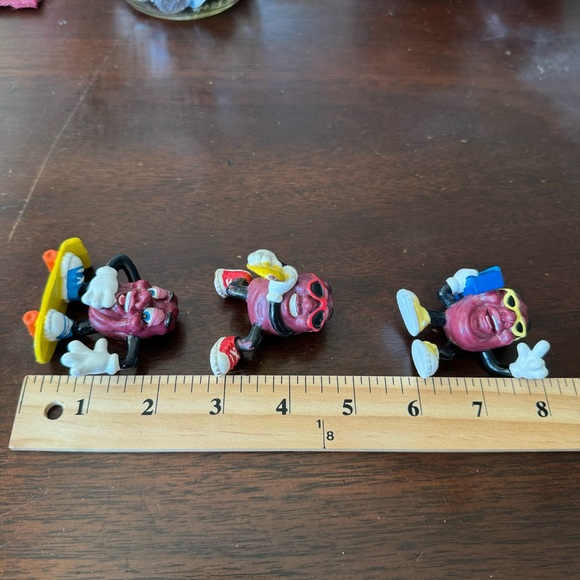 Vintage 1988 Hardee's California Raisins PVC Figure Captain Toonz/Skater/Surfer - Picture 8 of 9